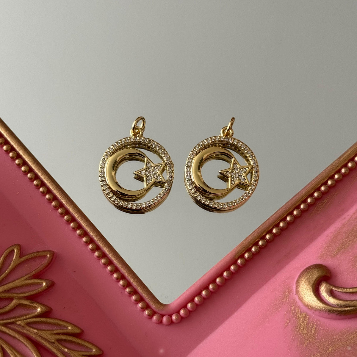 Charm Lunita con Estrella en Circones Baño de oro