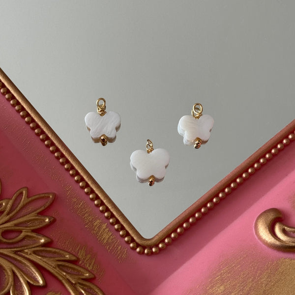 Charm Mariposa Nácar Baño de oro