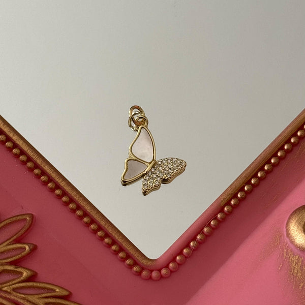Charm Mariposa Nácar con Circones Baño de oro