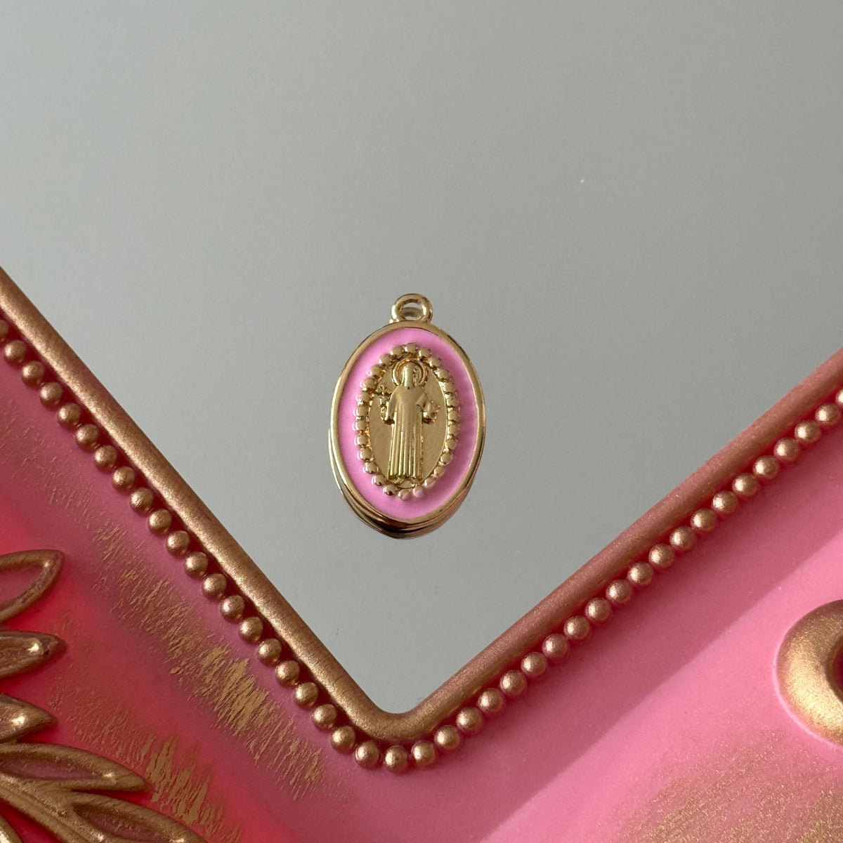 Charm Medalla San Benito Esmaltado Colores Baño de oro