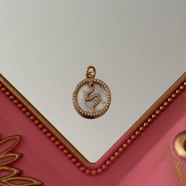 Charm Medalla Snake Nácar con Circones Baño de oro