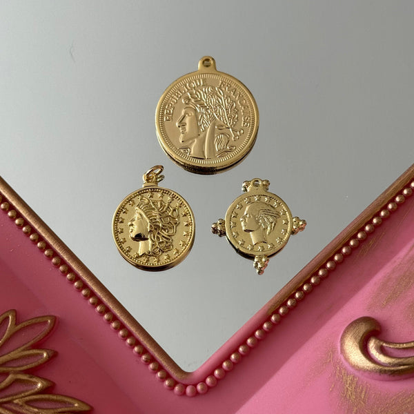 Charm Monedas Baño de oro