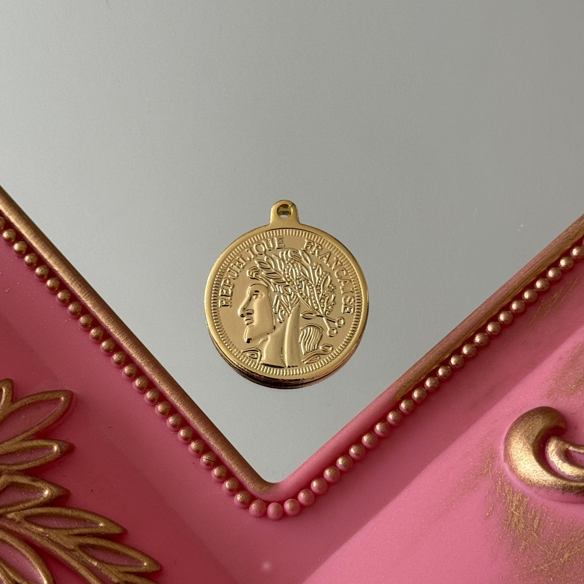 Charm Monedas Baño de oro