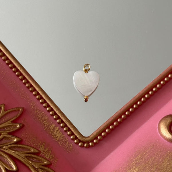 Charm Nácar Corazón Baño de oro