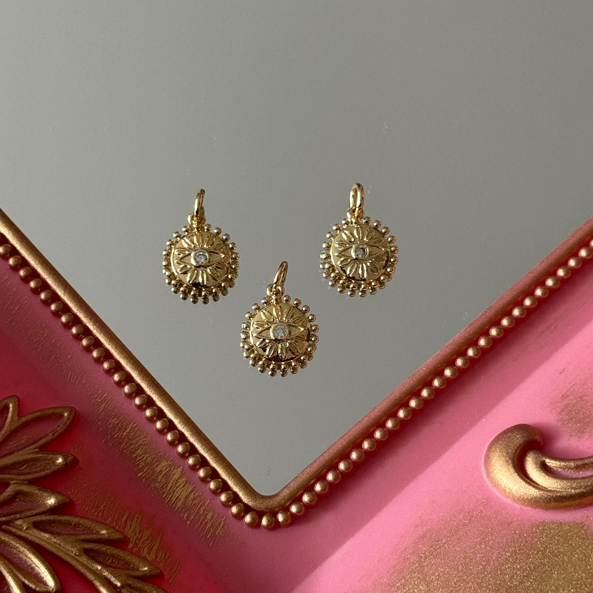 Charm Ojo Protector Esferas Baño de oro