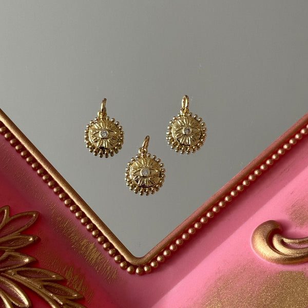 Charm Ojo Protector Esferas Baño de oro