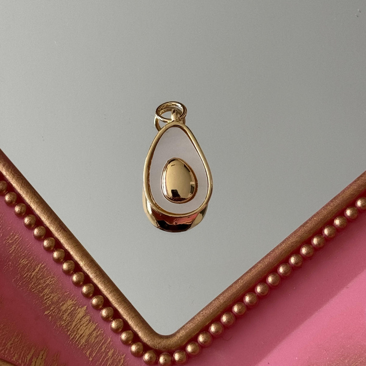 Charm Palta Nácar Baño de oro