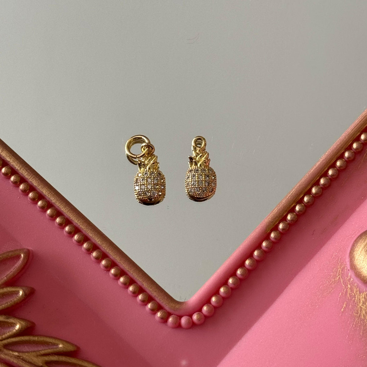 Charm Piña Circones Baño de oro