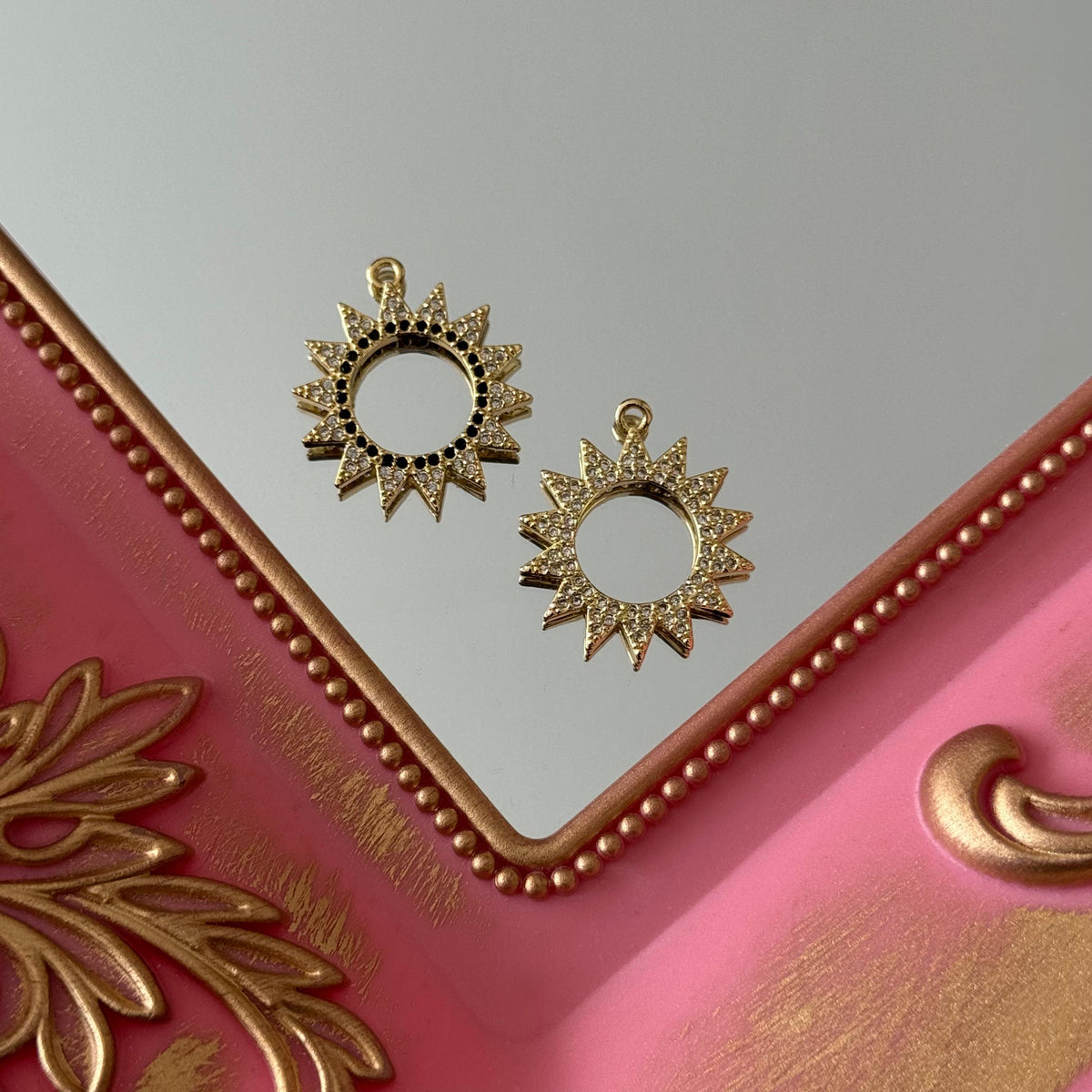 Charm Sol Circones Baño de oro