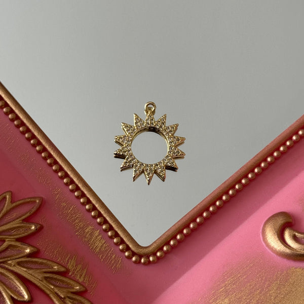 Charm Sol Circones Baño de oro