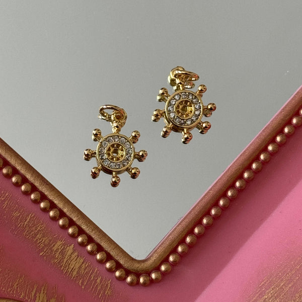 Charm Timón Circones Baño de oro