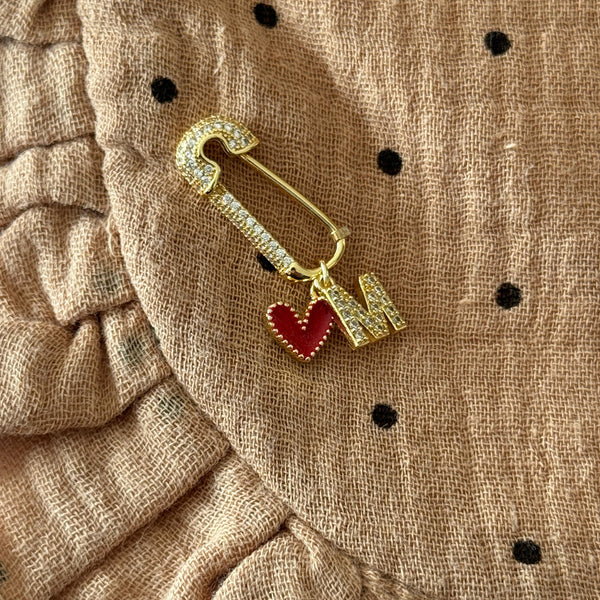 Prendedor Corazón Rojo y Letra Personalizada Baño de oro