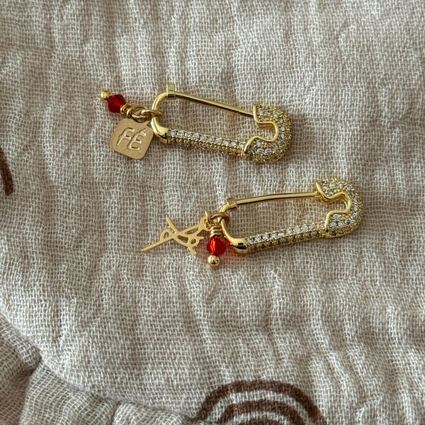 Prendedor Fe con Cristal Rojo Baño de oro