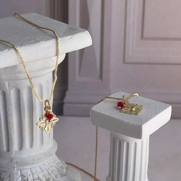Collar Nudo de Bruja con Cristal Rojo