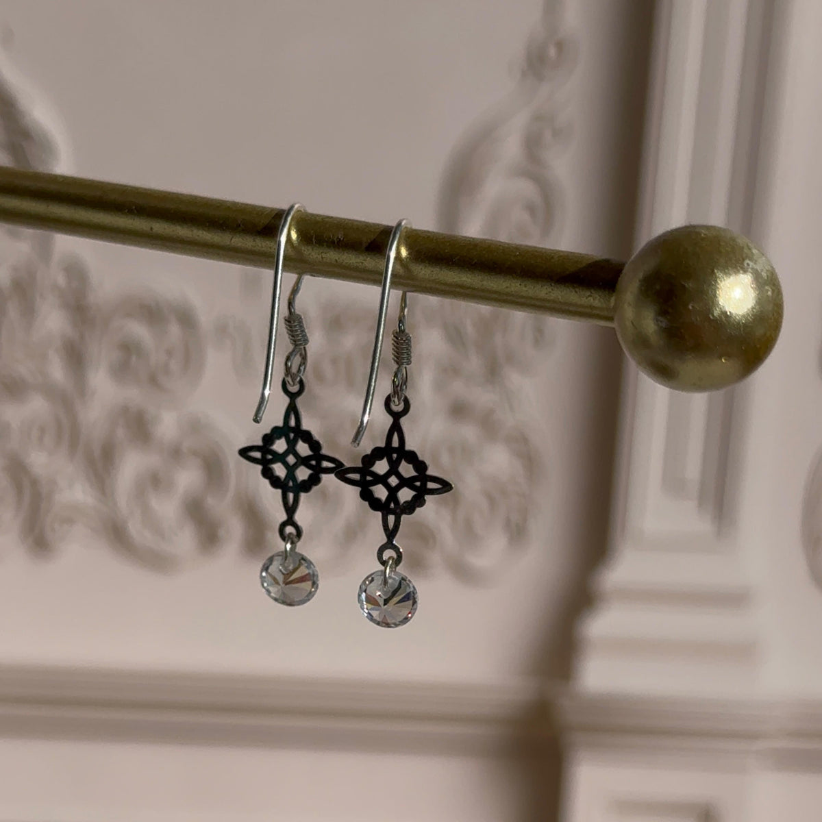 Aros Nudo de Bruja con Cristal