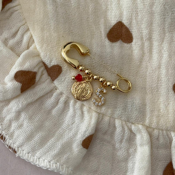 Prendedor Corazón Balines con San Benito y Letra Personalizada