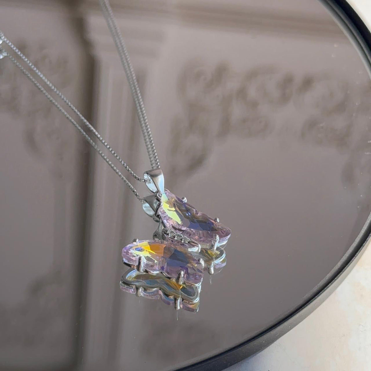 Collar Mariposa Cristal Tornasol