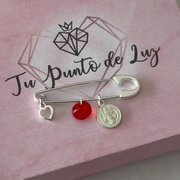 Prendedor San Benito con Cristal Rojo y Corazón