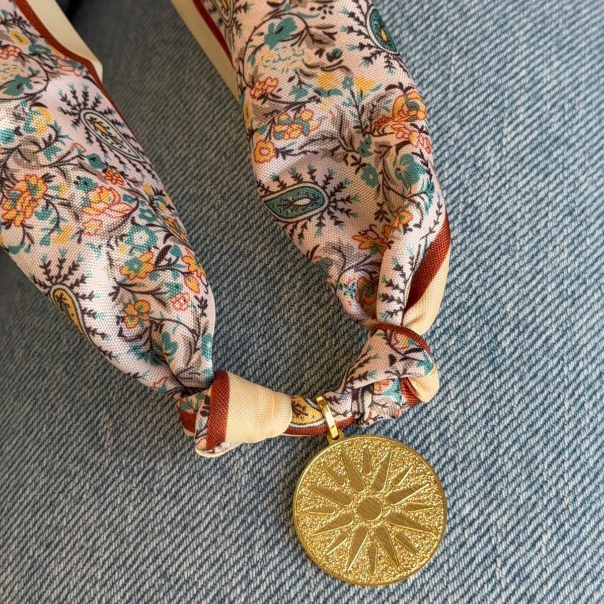 Collar Pañuelo - Medalla Sol