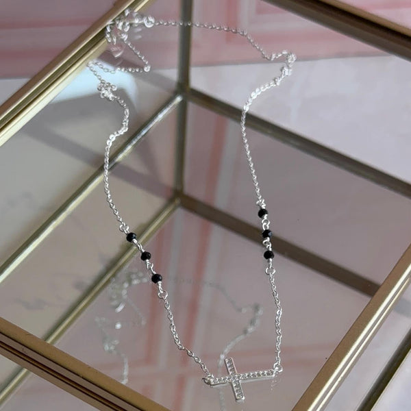 Collar Cruz Circones y Cristales Negros