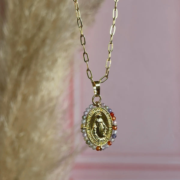 Collar Medallón Virgen de los Milagros Cristales