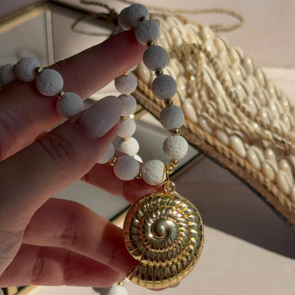 Collar Caracola - Piedras Volcánicas Blanco