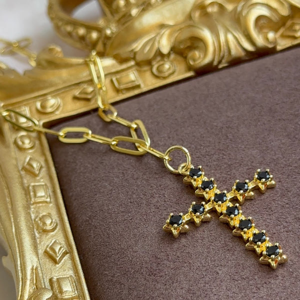 Collar Cruz con Circones Negros