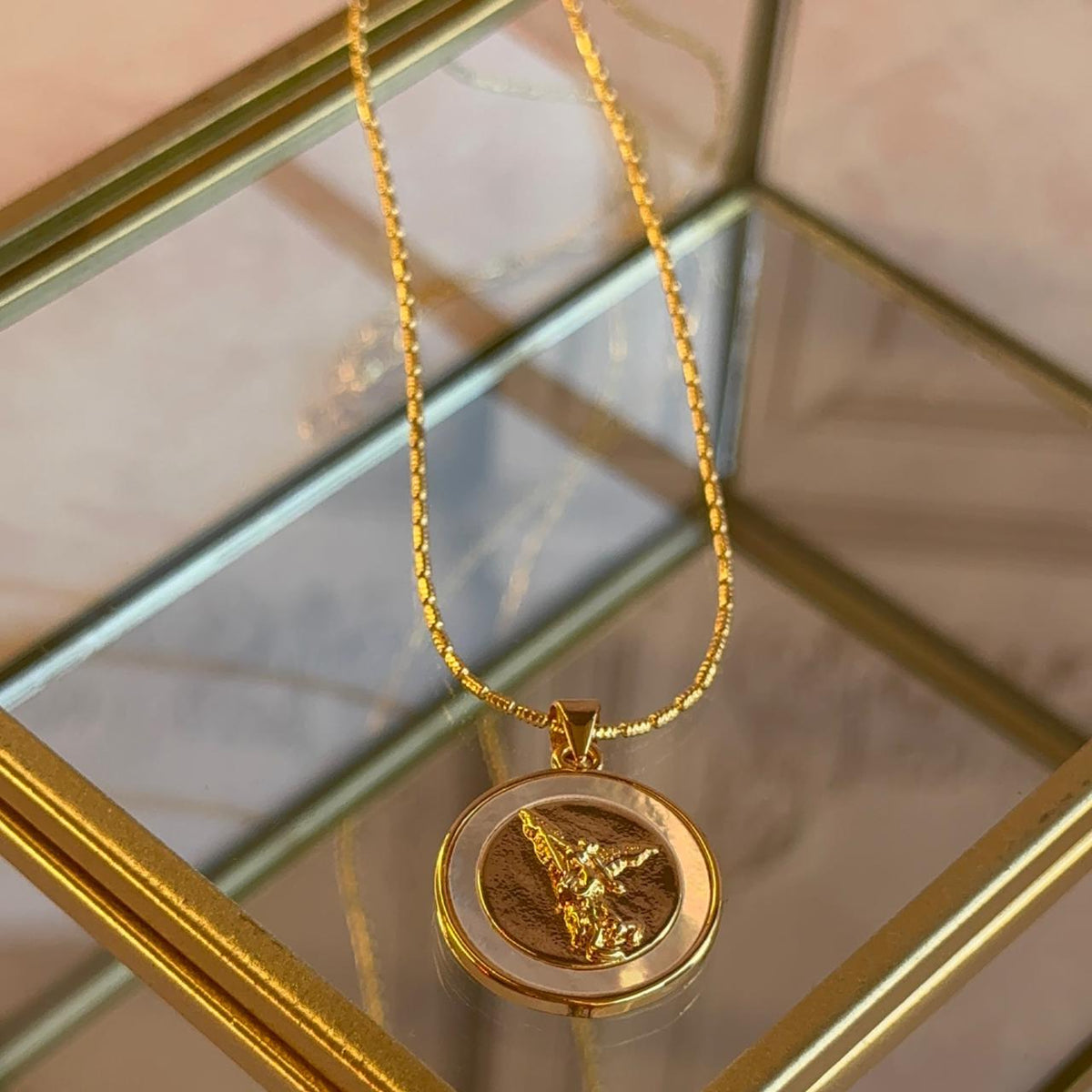 Collar Medalla Nácar Miguel Arcángel