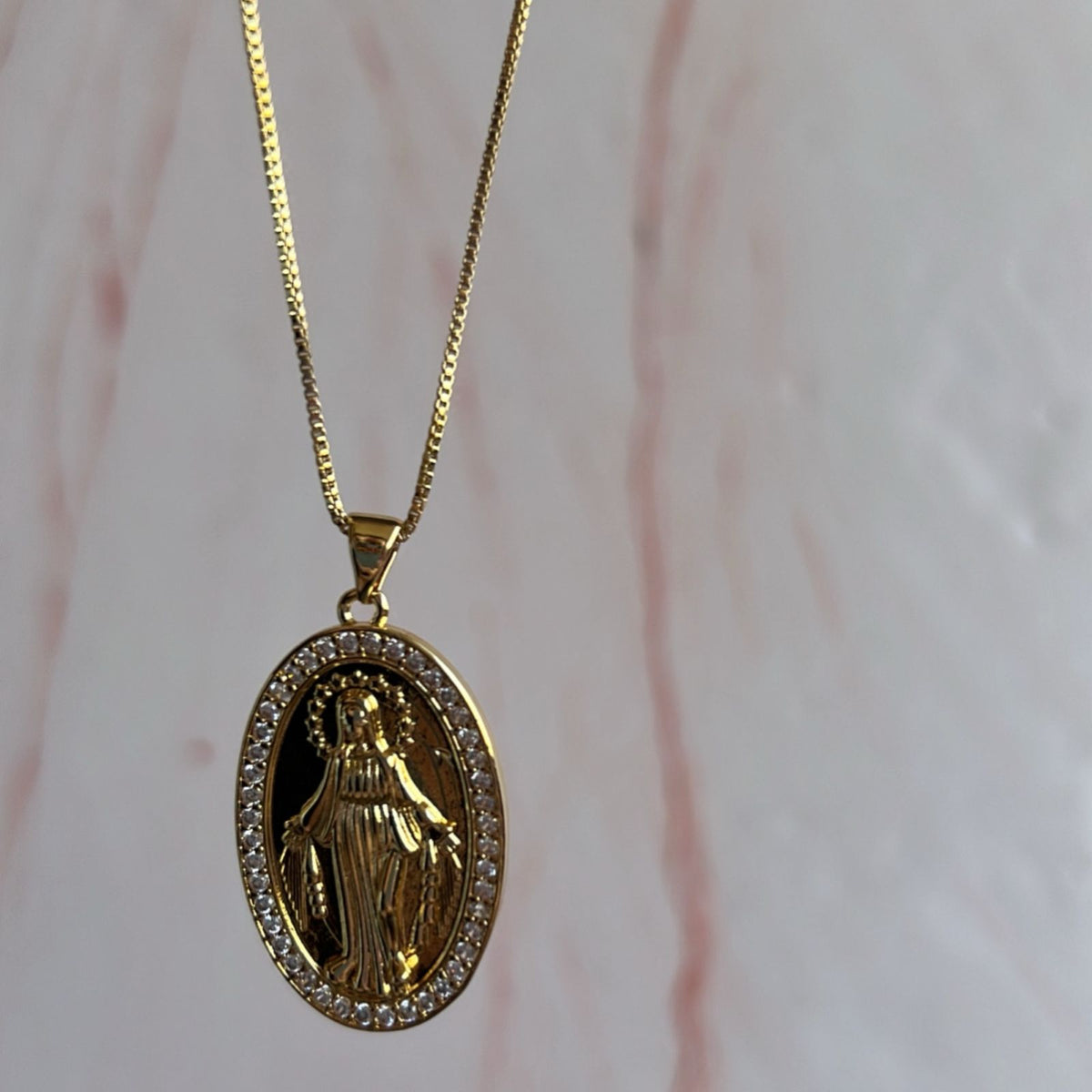 Collar Medallón Virgen de los Milagros