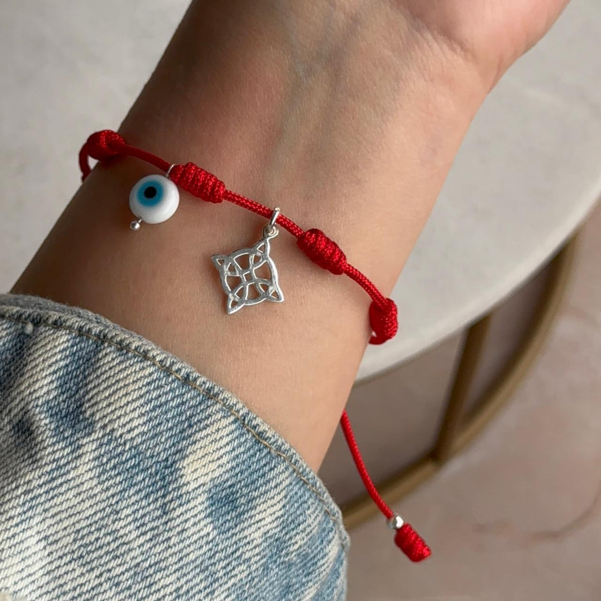 Pulsera Roja 7 Nudos con Ojo Turco y Nudo de Bruja