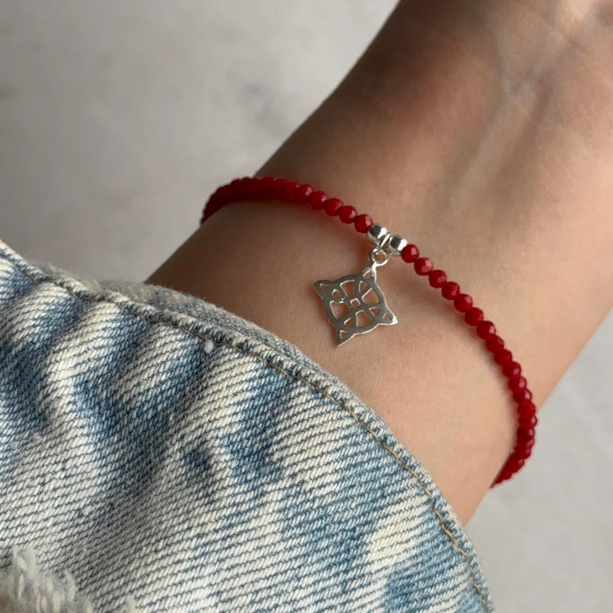 Pulsera Roja Cristales Nudo de Bruja