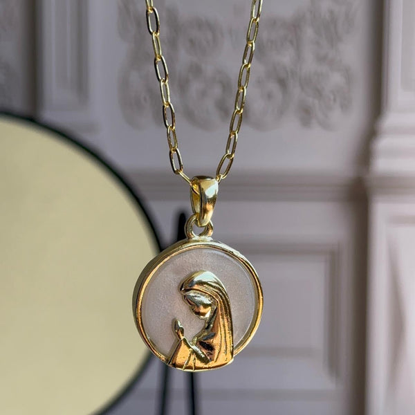 Collar Medallón Virgen Nácar