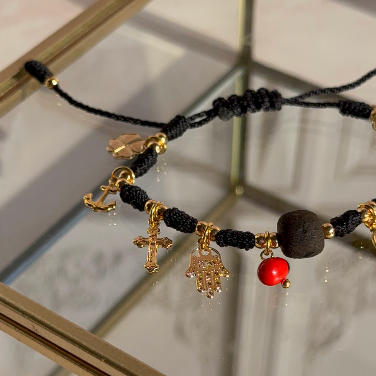 Pulsera Negra con Charms Fe