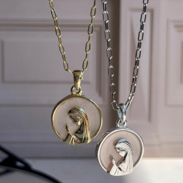 Collar Medallón Virgen Nácar