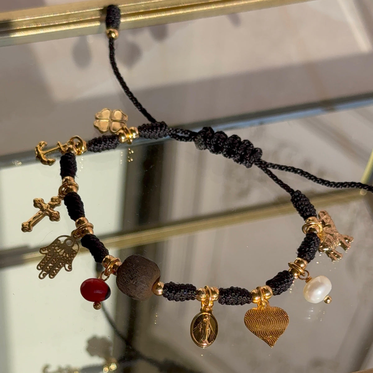 Pulsera Negra con Charms Fe