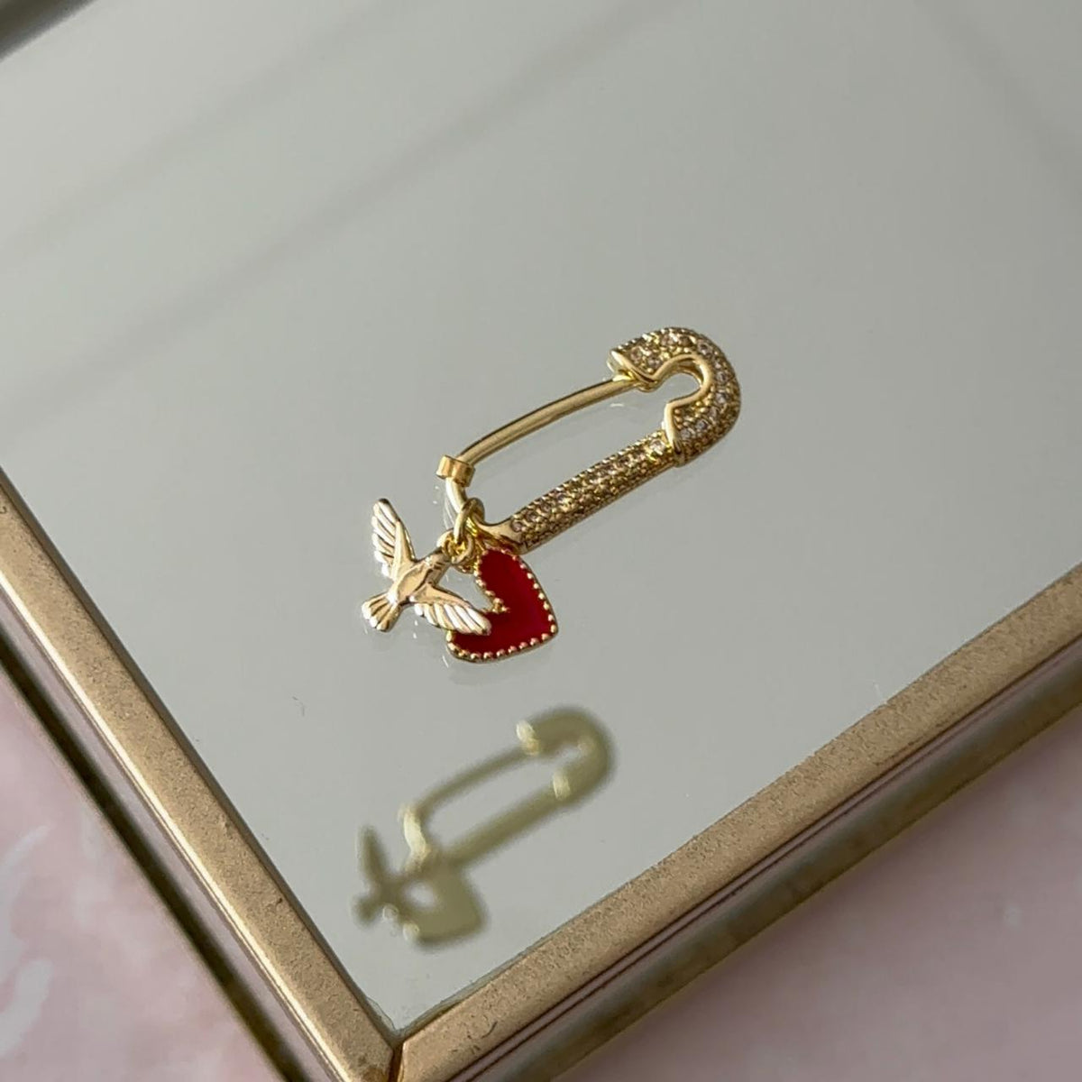 Prendedor Espíritu Santo y Corazón Rojo