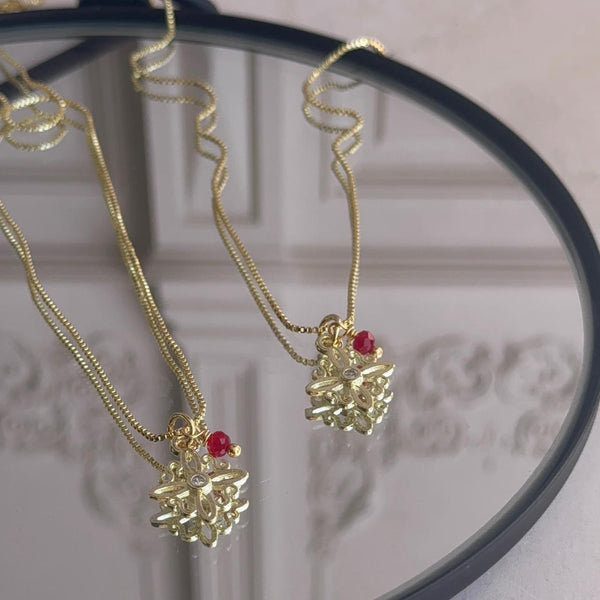 Collar Nudo de Bruja con Cristal Rojo
