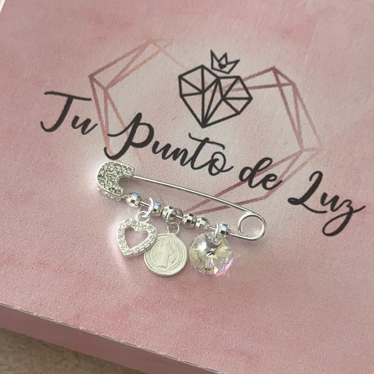 Prendedor San Benito, Corazón y Cristal