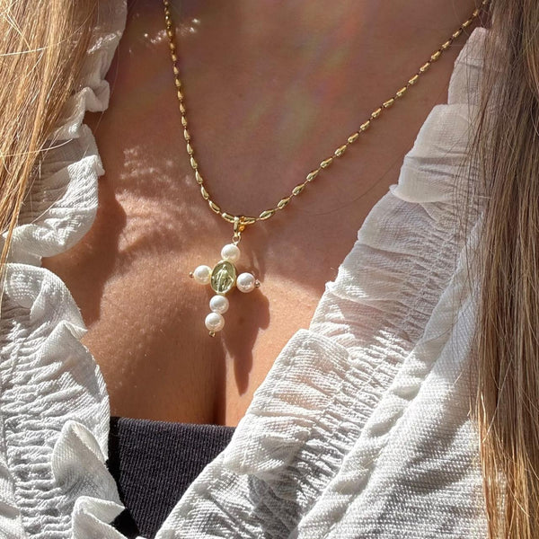 Collar Cruz Perlada con Virgen de los Milagros