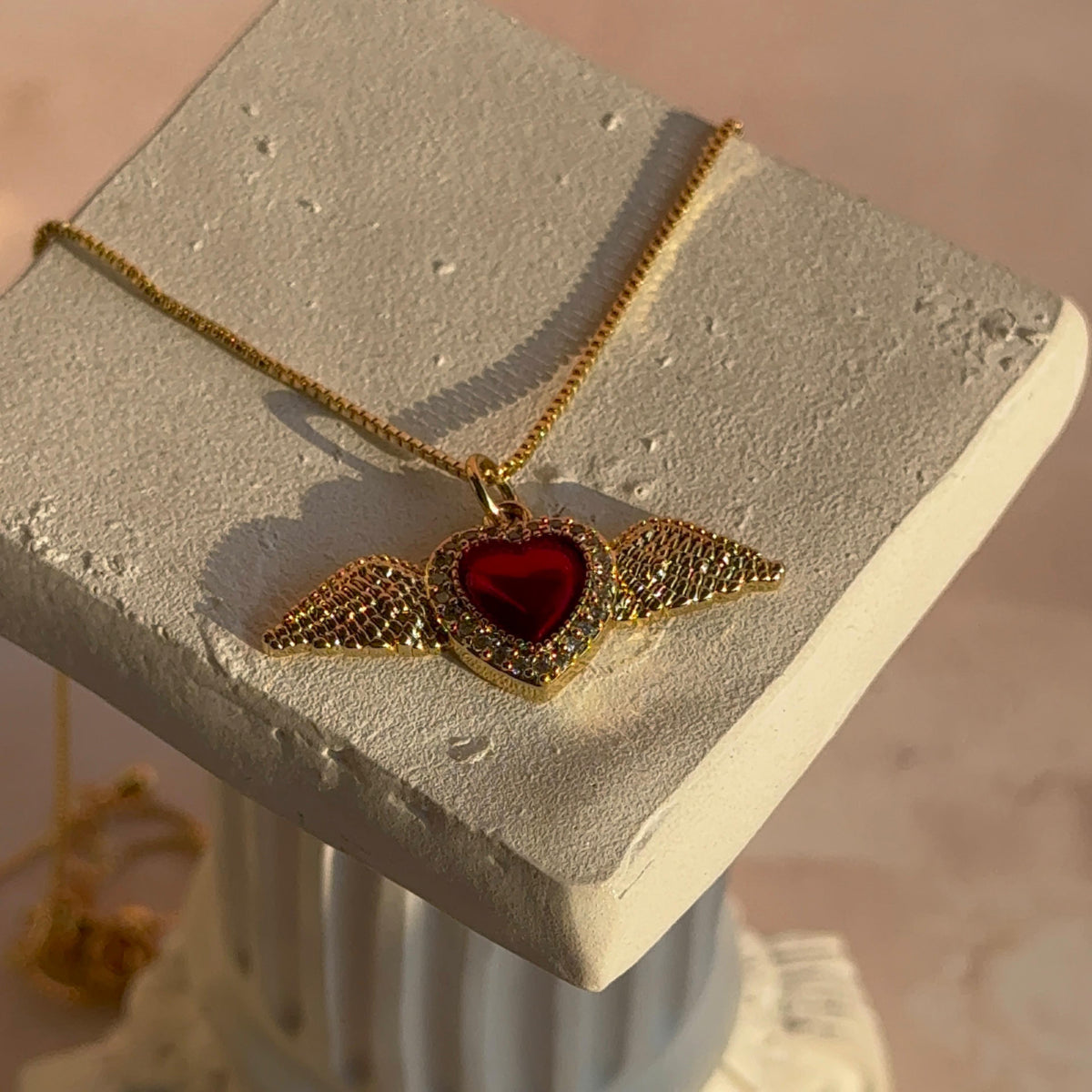 Collar Detente Corazón Rojo Alas