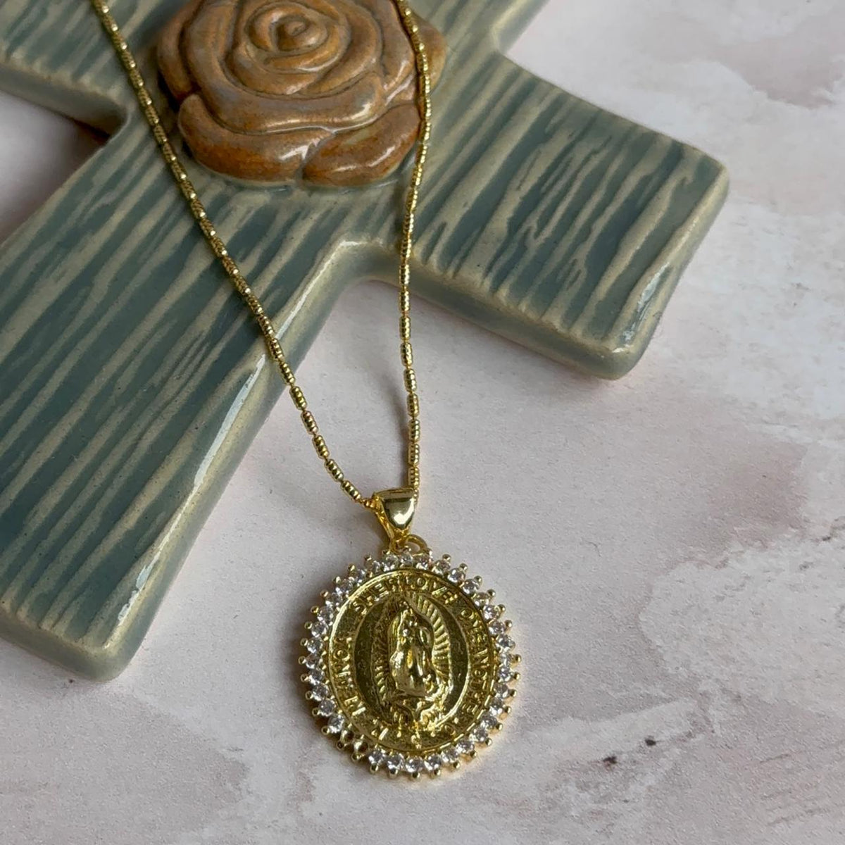 Collar Virgen de Guadalupe Circones Blanco