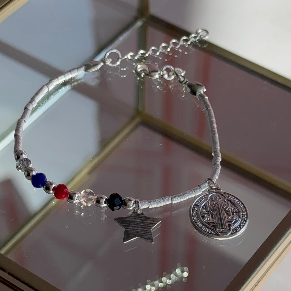 Pulsera San Benito con Cristales y Estrella