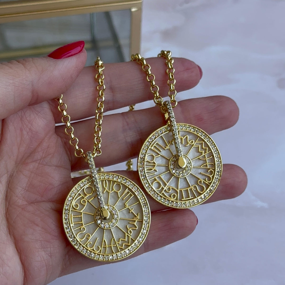 Collar Medallón Reloj Horóscopo Baño de oro