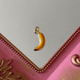Charm Plátano Esmaltado Baño de oro