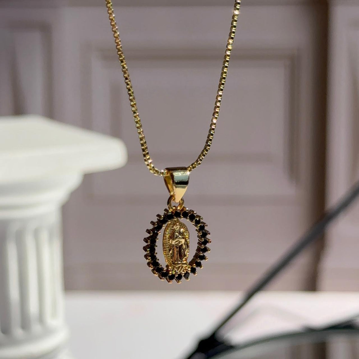 Collar Virgen de Guadalupe Circones Negro