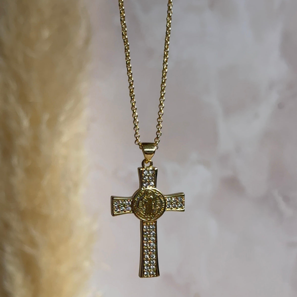 Collar Cruz y San Benito