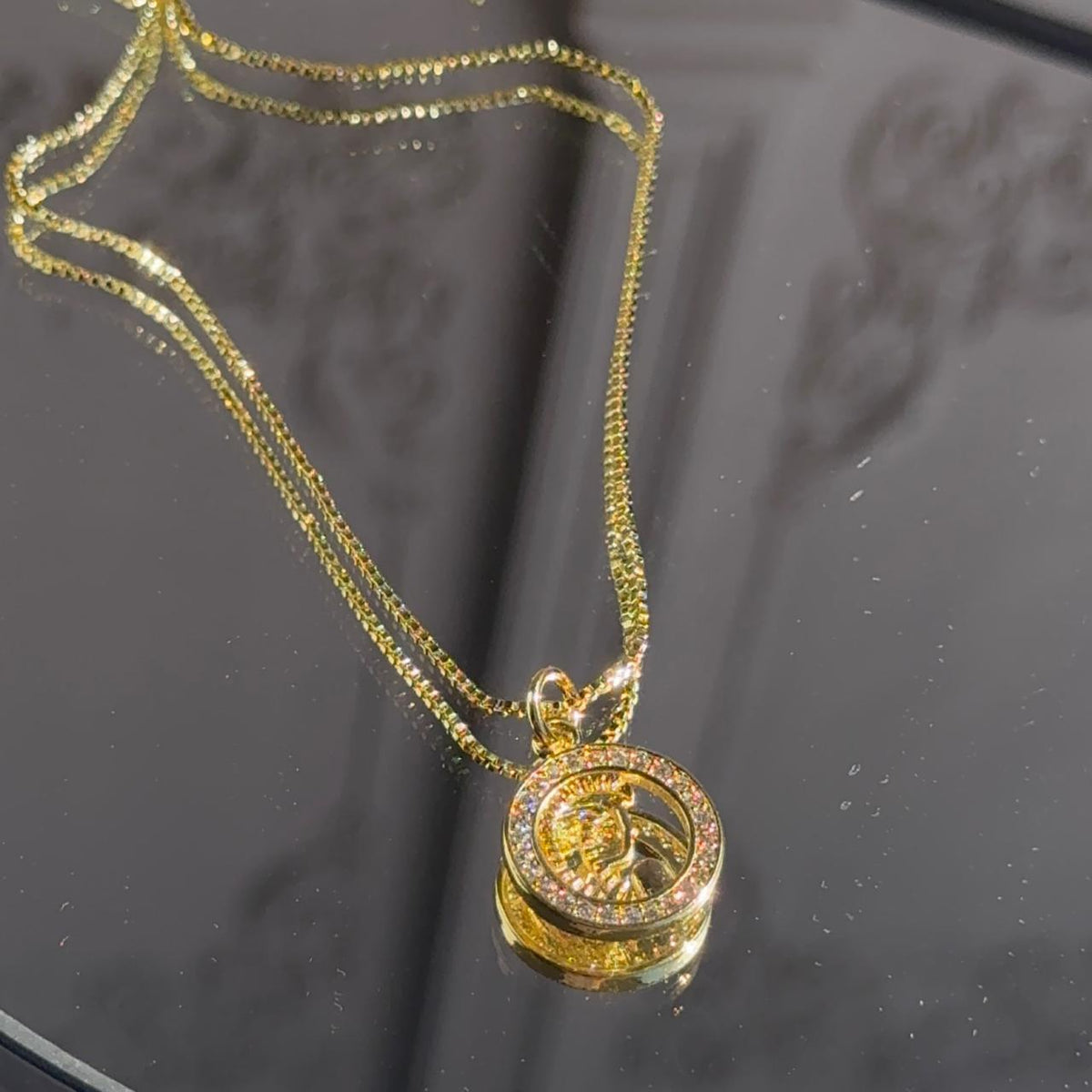 Collar Virgen Niña Calada Circones