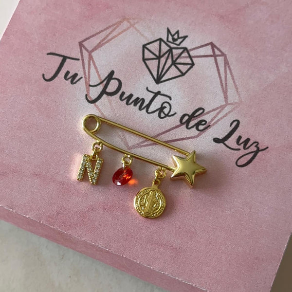 Prendedor Estrella con San Benito y Letra Personalizada