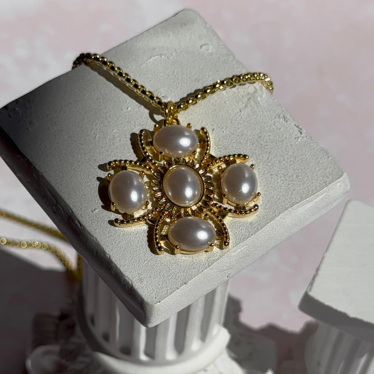 Collar Cruz Perlada